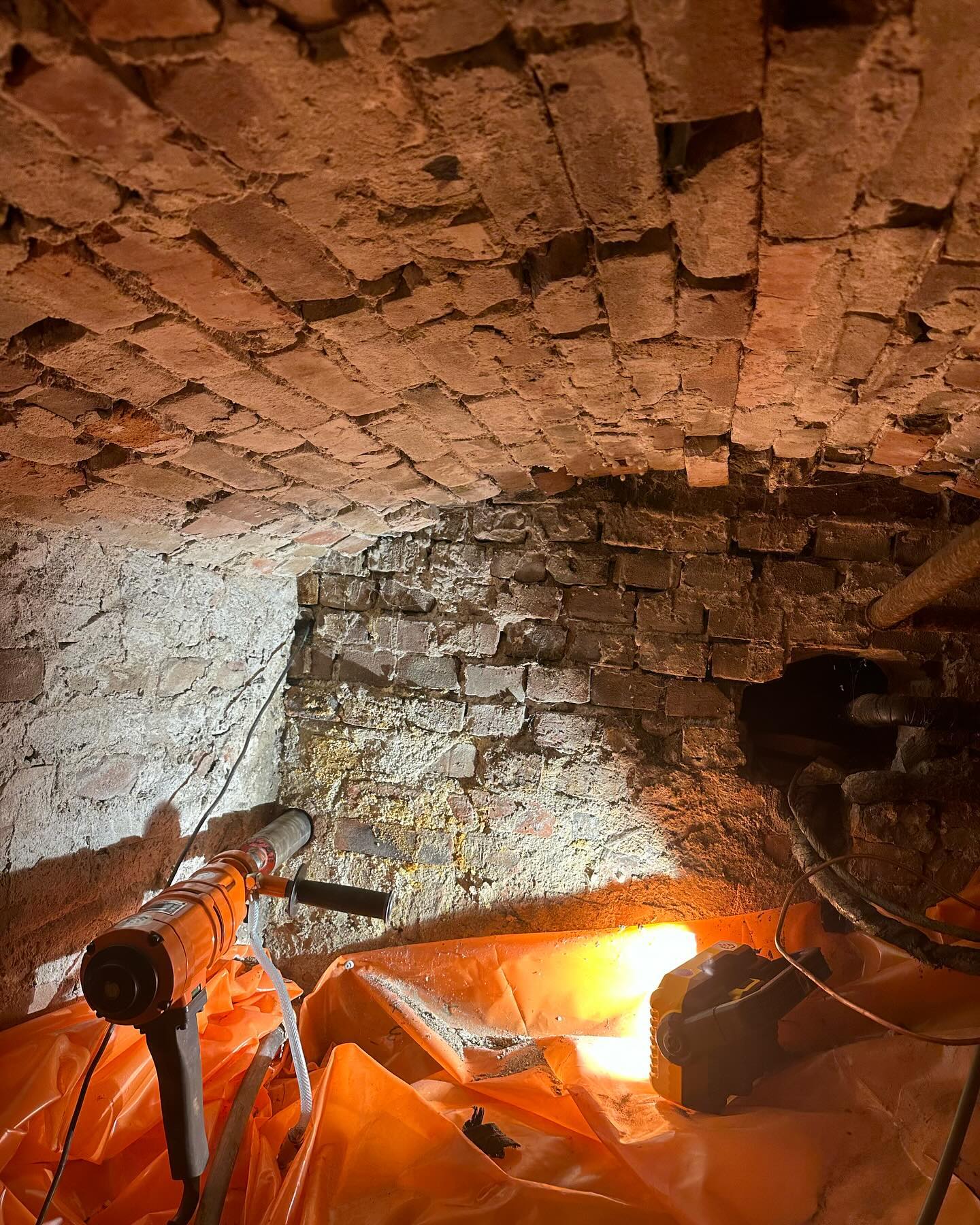 Kruipruimteventilatie inspecteren van kruipruimte in Utrecht